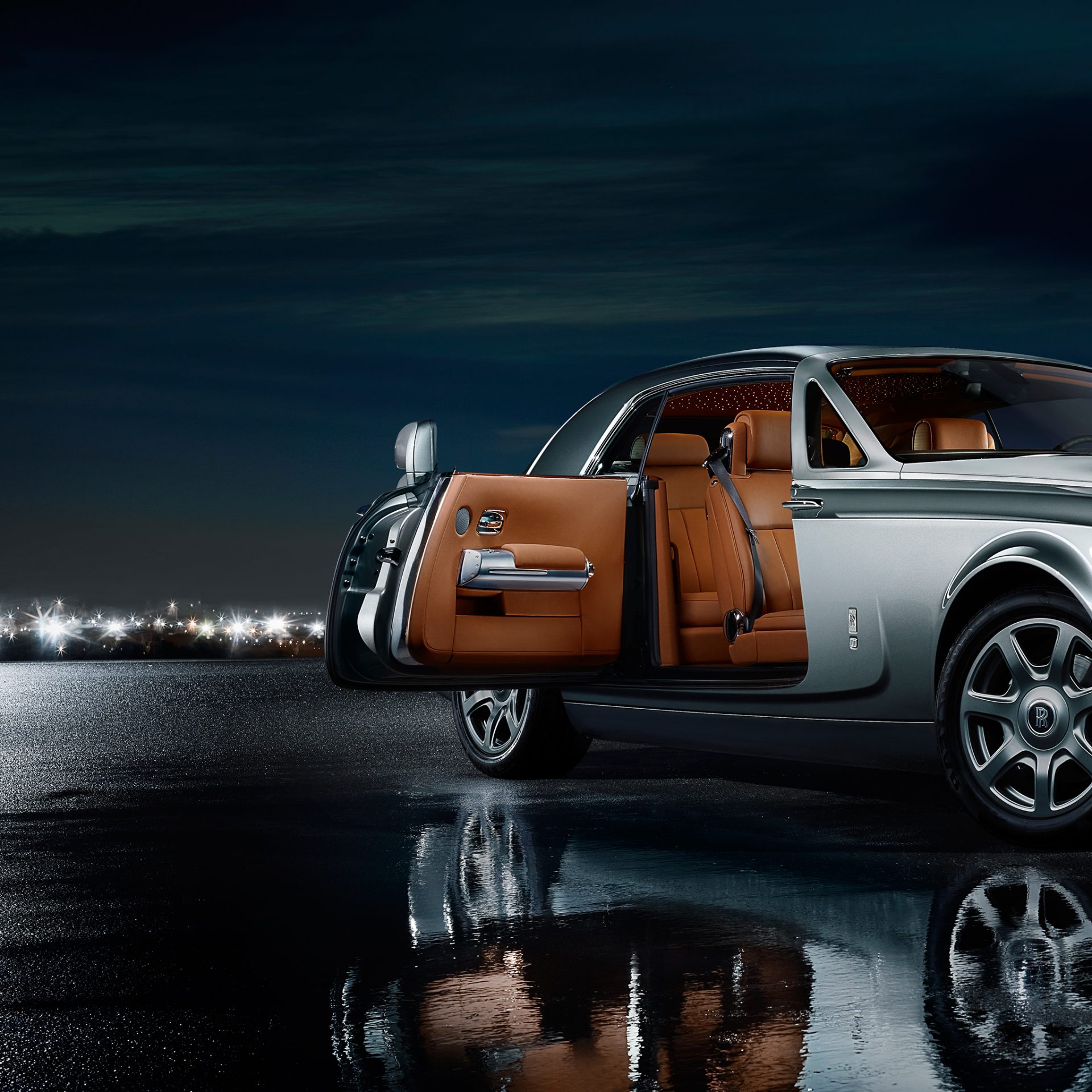 ¿Te gustaría tener un Rolls-Royce? ¿Sabías que puedes elegir entre 40.000 colores la pintura para su carrocería?