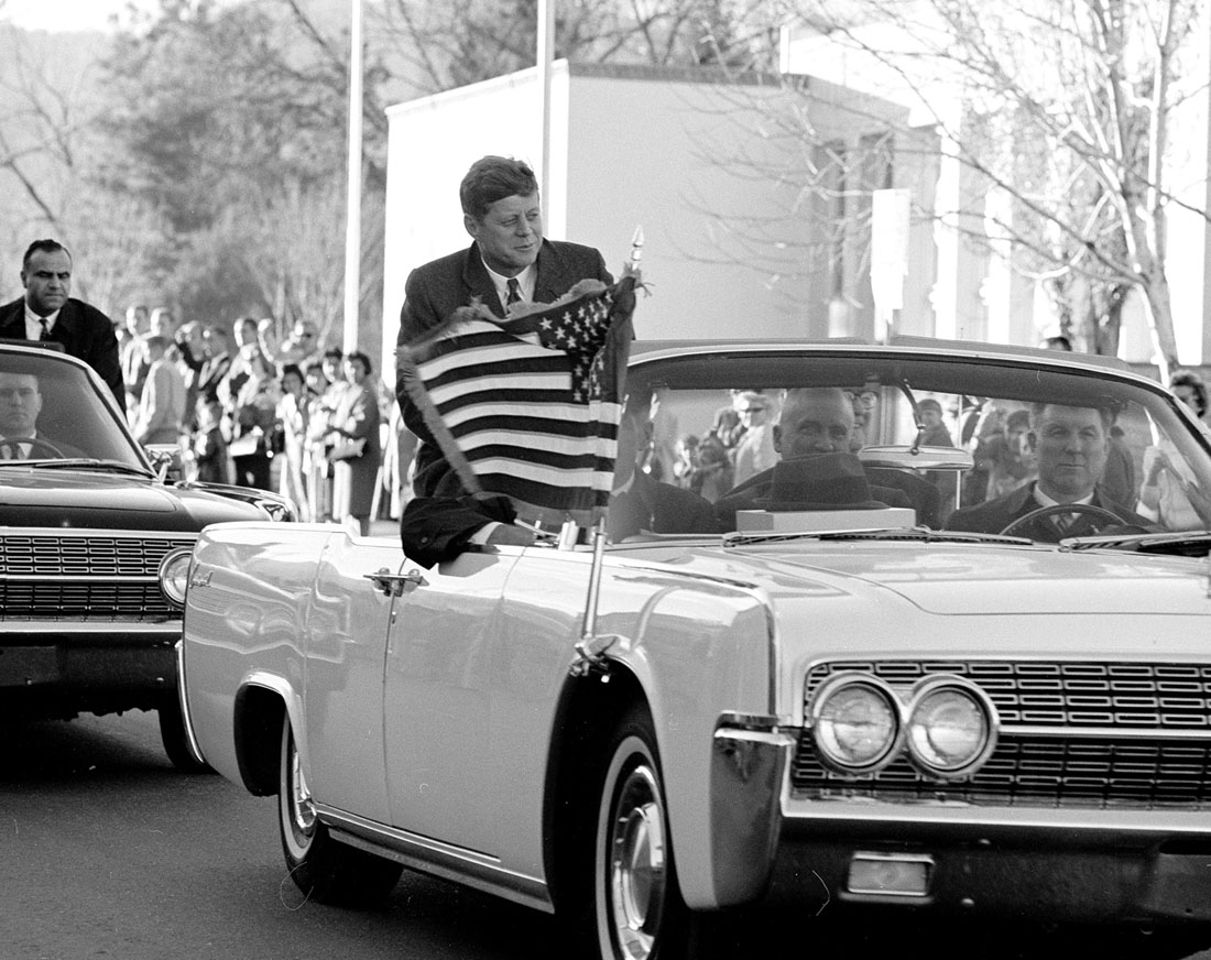 ¿Sabías que el coche presidencial en el que dispararon a Kennedy fue repintado tras el atentado?