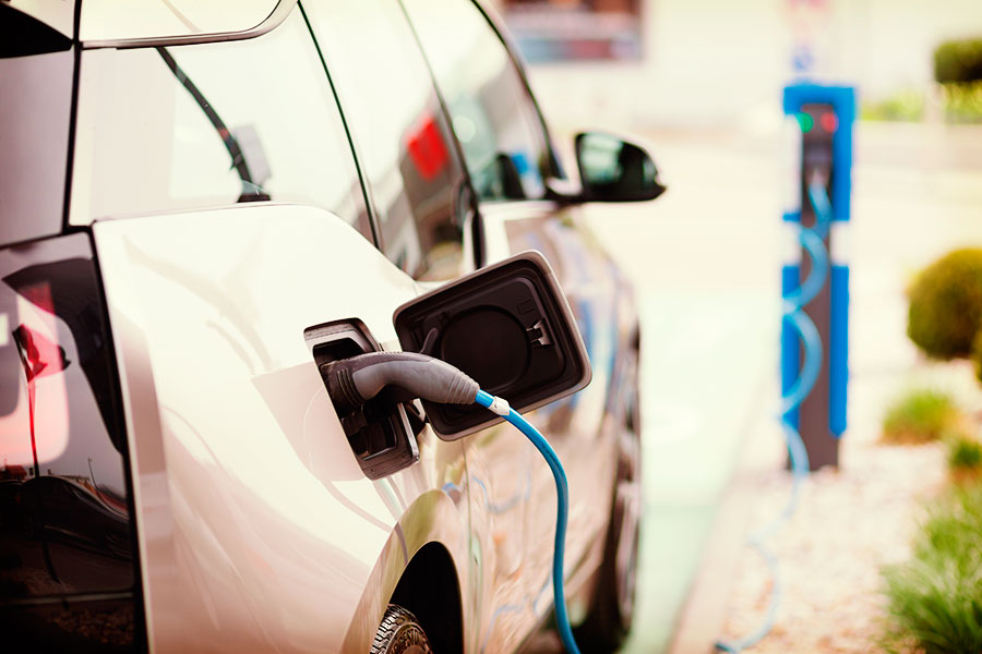 ¿Te gustaría conducir un coche eléctrico? El seguro te saldría más caro…