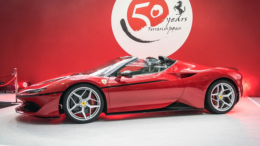 Carrocería aerodinámica y de color rojo – como no - para celebrar los 50 años de Ferrari en Japón