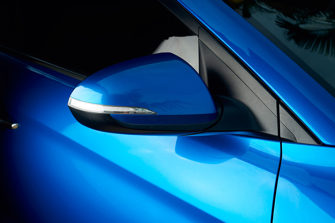 El color blanco sigue siendo el preferido para la pintura del coche, pero el futuro se ve un poco más azul