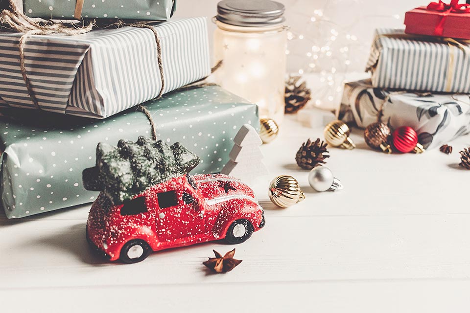 ¿Un coche en la cesta de Navidad? ¡Incluso varios!