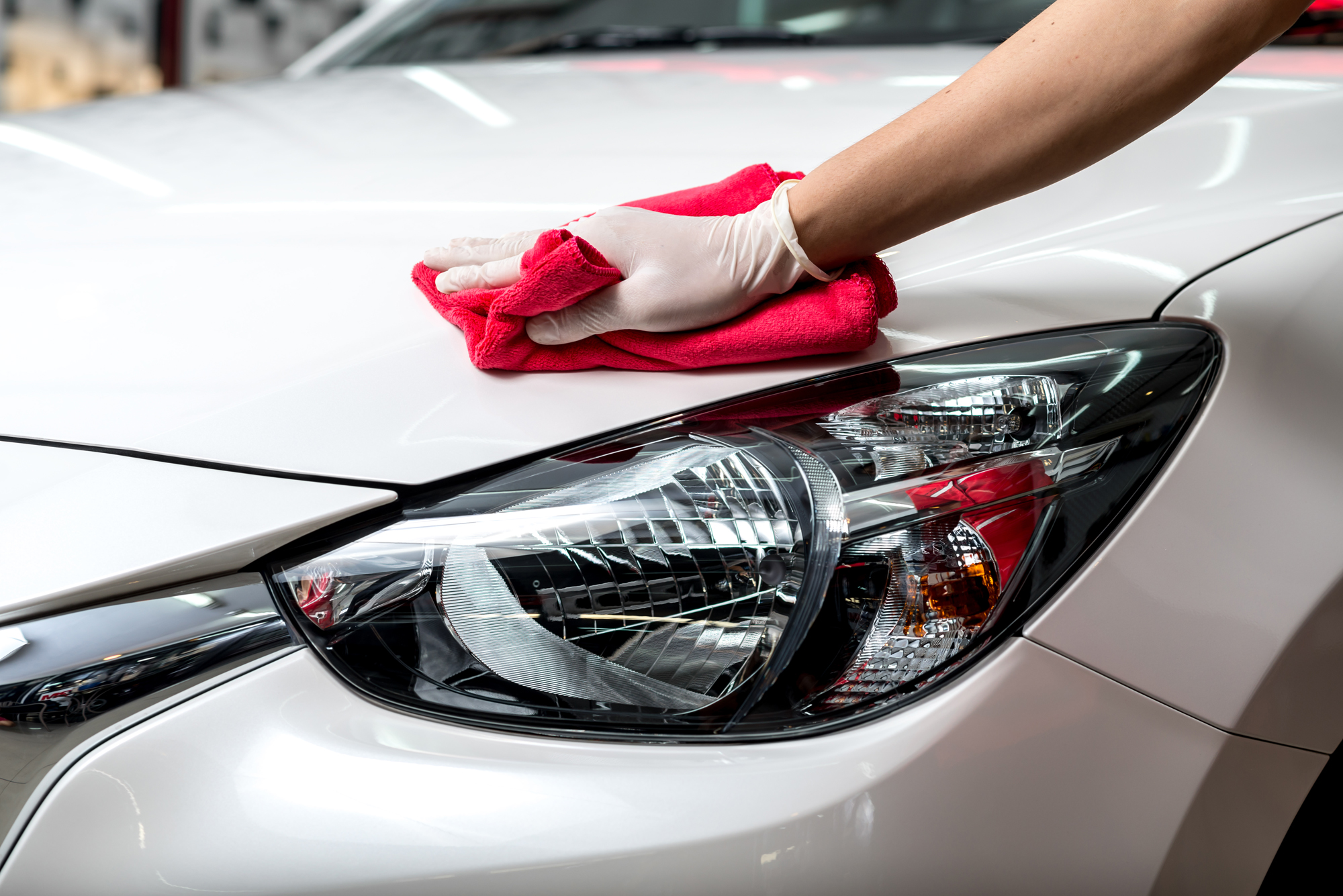 ¡Gana el blanco! La pintura blanca sigue siendo la preferida para los automovilistas en prácticamente todo el mundo